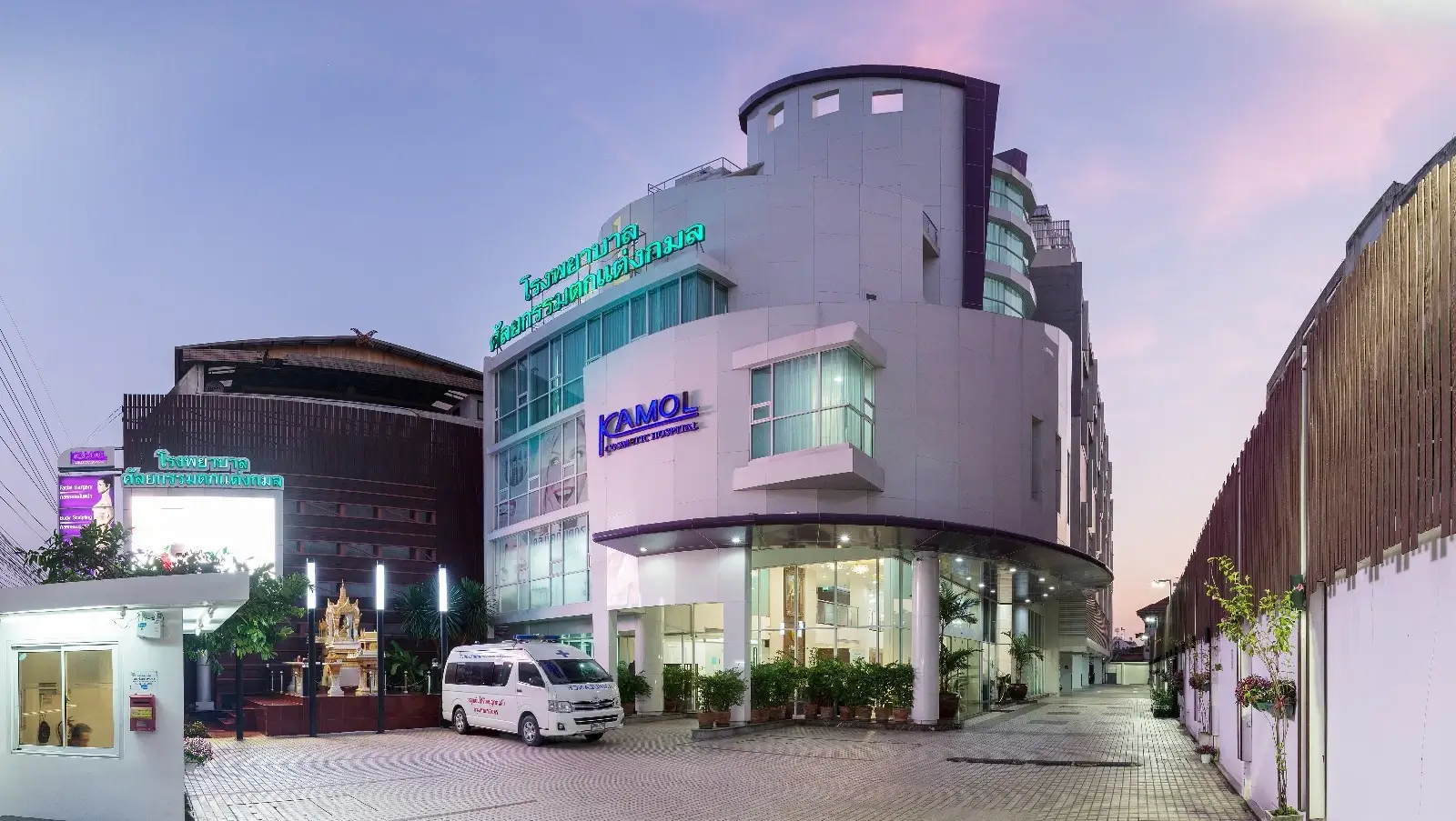 Modern architectural exterior of Kamol Cosmetic Hospital in Bangkok, Thailand.